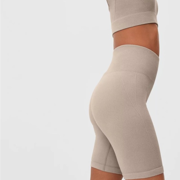 Everlane Seamless Bike Short in Burnt Sugar 
Women's Shorts - Picture 3 of 4